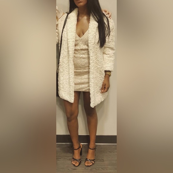 Forever21 Beautiful Cocktail Dress Shell Sequence. Size Medium - Picture 2 of 6